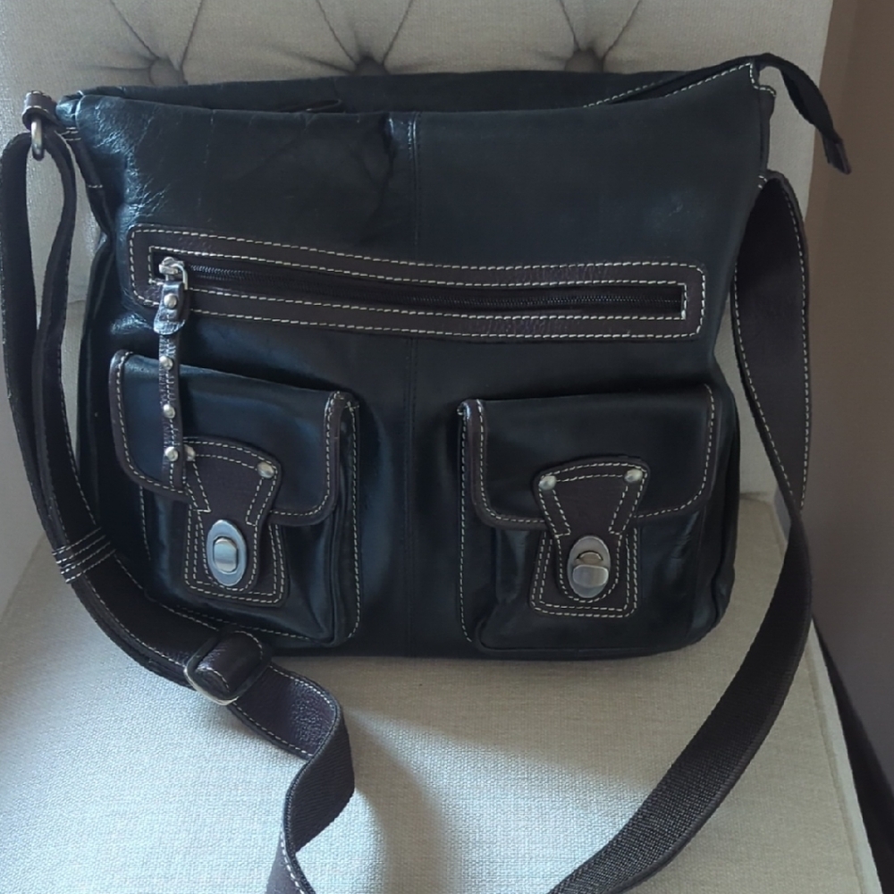 Elegant Black Leather Messenger Bag for Men